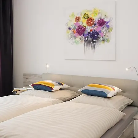 Leon Apartment *