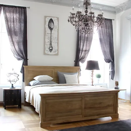 Leon Apartment *