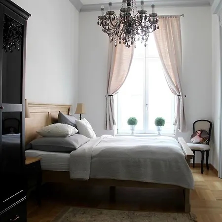 Leon Apartment *
