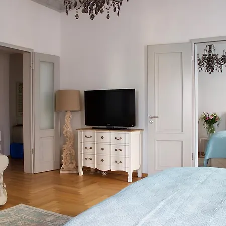 Leon Apartment *